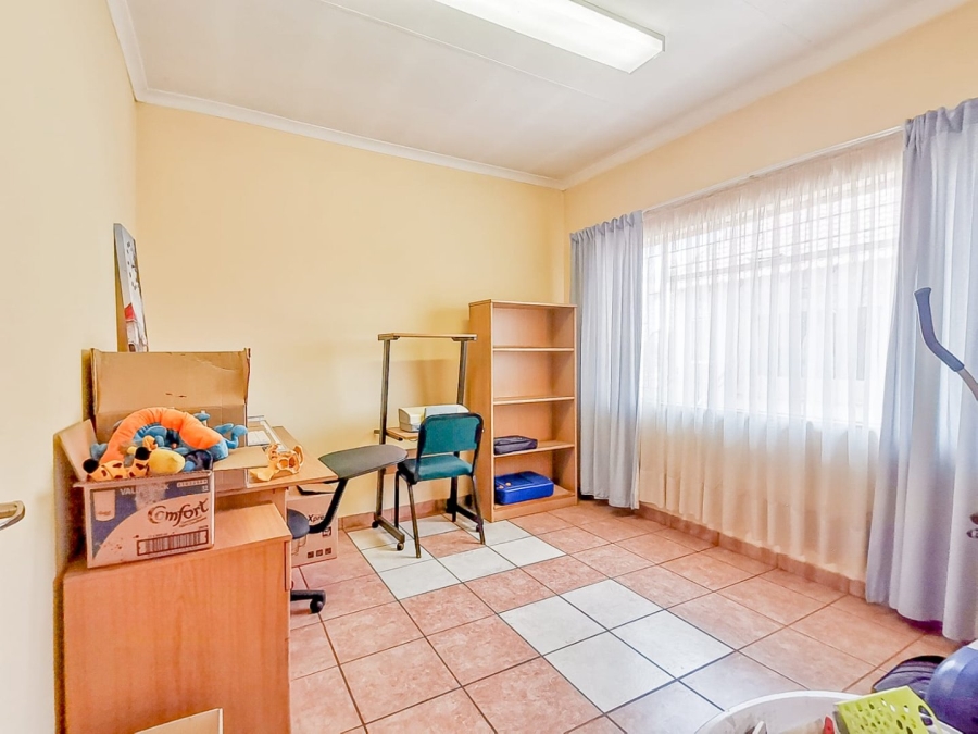 7 Bedroom Property for Sale in Parklands Western Cape